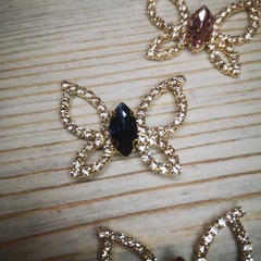 Стразы на цапах пришивные. Кабошон бабочка. В ассортименте