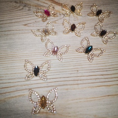 Стразы на цапах пришивные. Кабошон бабочка. В ассортименте
