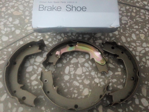 КОЛОДКИ РУЧНОГО ТОРМОЗА SANTA FE SM, TUCSON JM, SPORTAGE KM (к-т 4шт) ONNURI