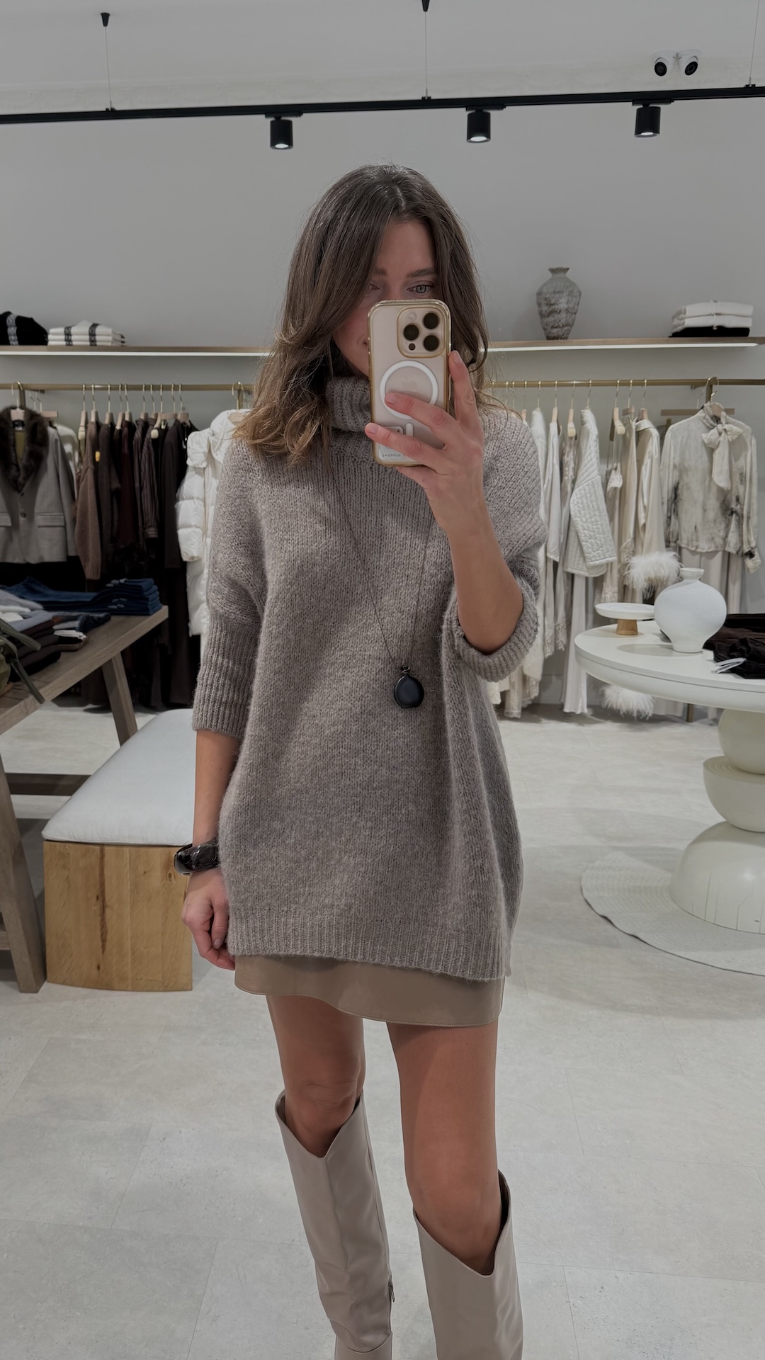 Шнурок с деревянной бутылочкой