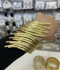 Широкий браслет манжета матовое золото