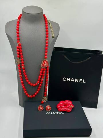 Бусы Chanel красные