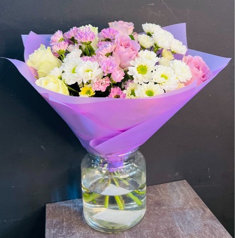 Букет из микса хризантем и роз