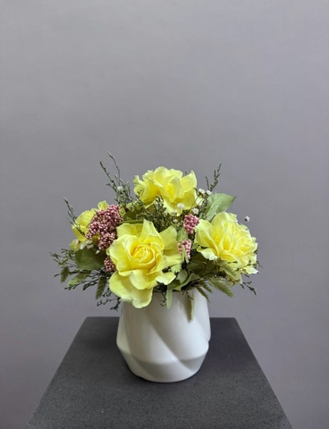 Композиция в кашпо Цинния