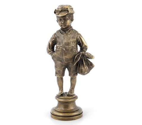 Бронзовая статуэтка Озорной Мальчуган