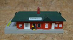 Bachmann Станция Sunnyvale с фигуркой