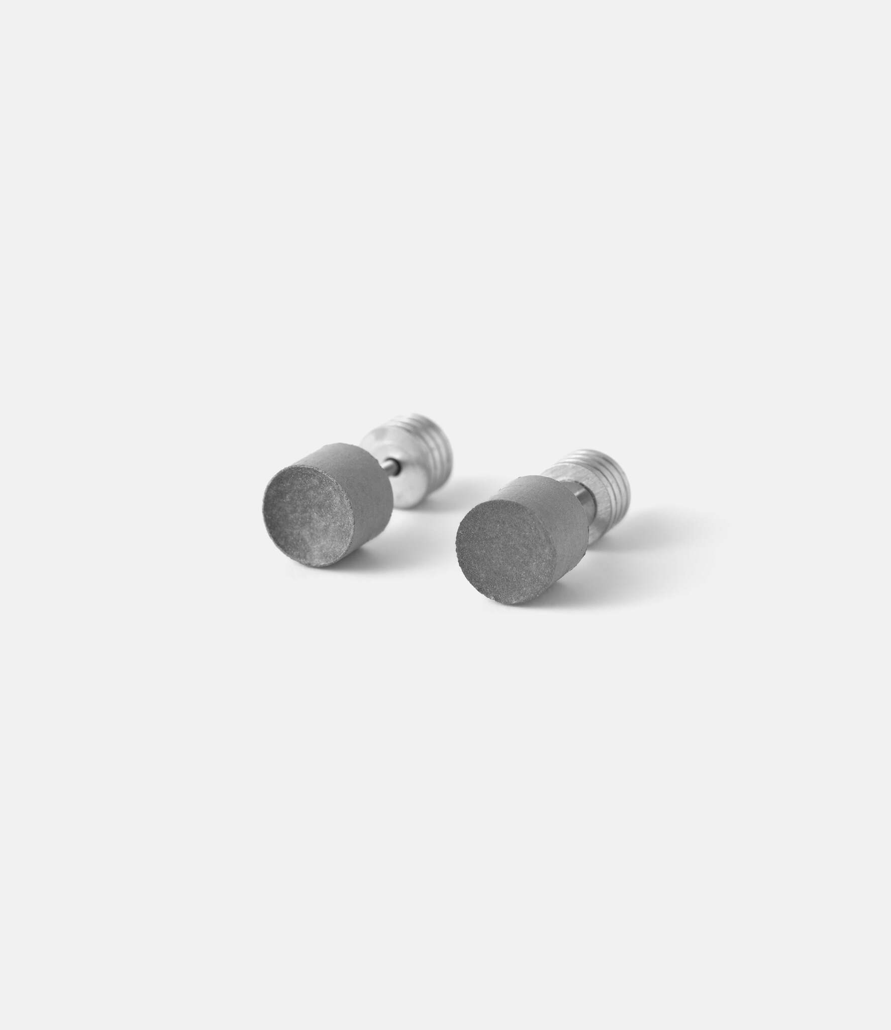 22 Studio CMC Earring Original — серьги из бетона