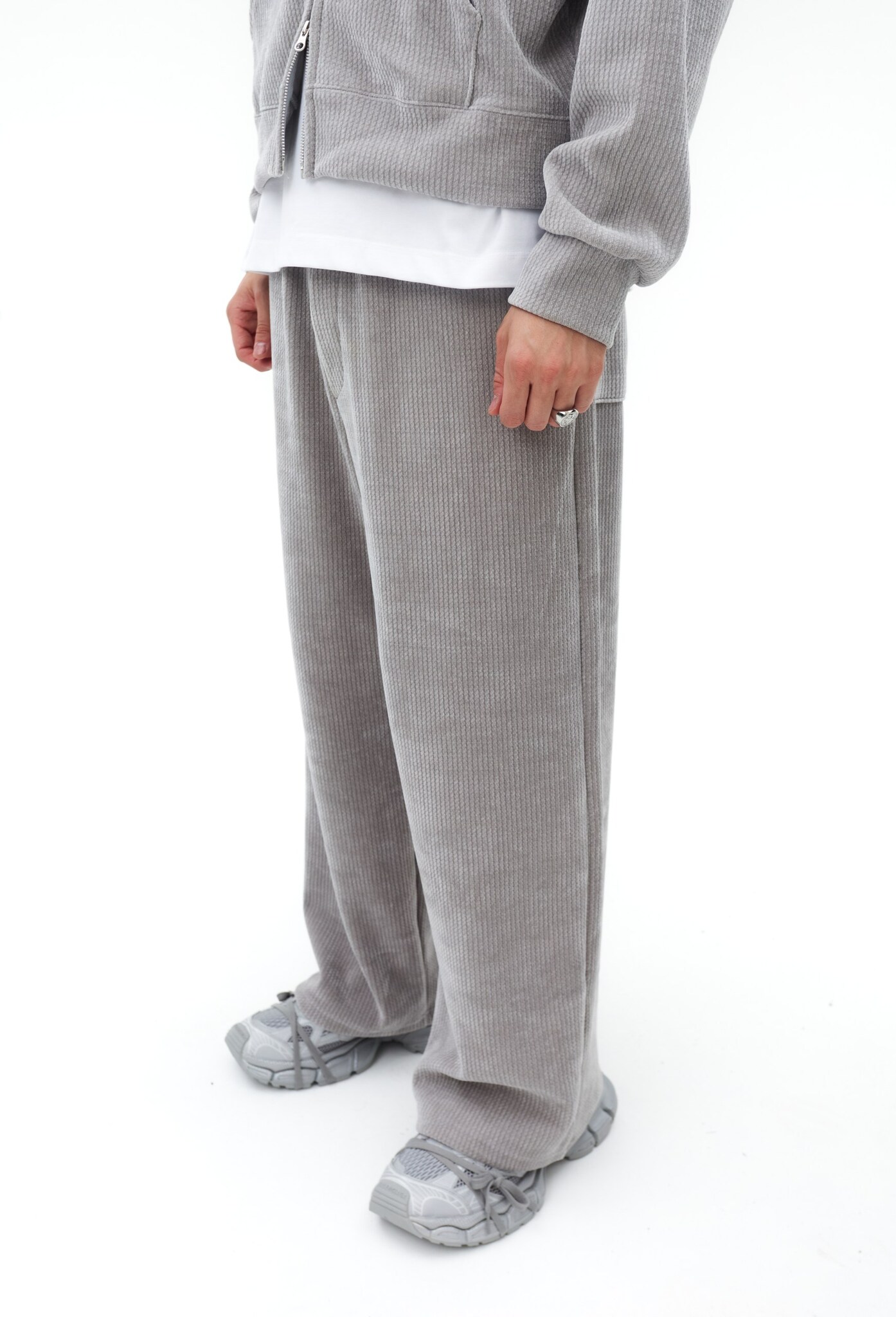 Серый велюровый спортивный костюм COMA