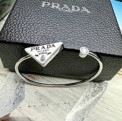 30672 - Браслет жесткий PRADA с треугольником с белой  эмалью