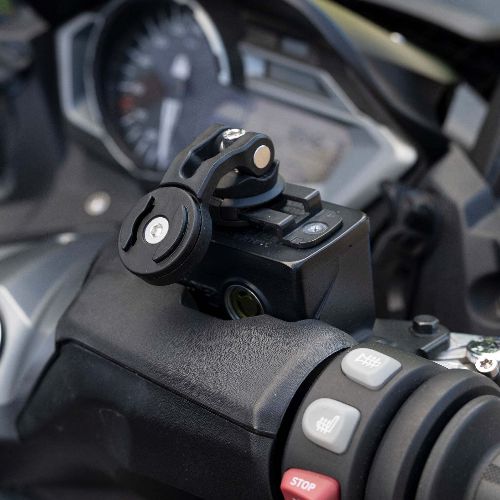 Крепление для смартфона на мотоцикл SP Connect BRAKE MOUNT