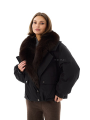 Короткий черный пуховик с воротником из лисы