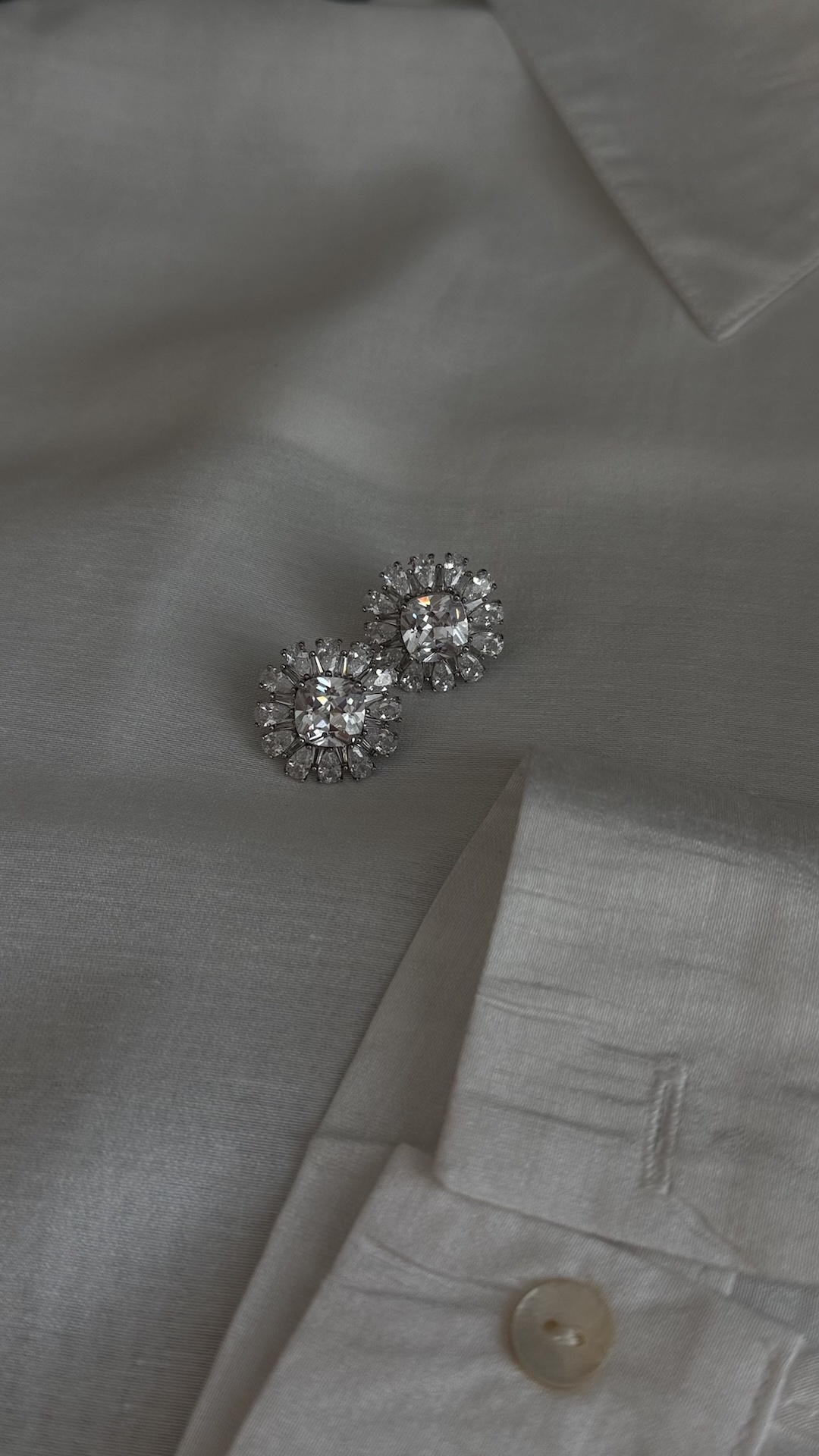 Серьги в виде ромашки из камней PREMIUM QUALITY