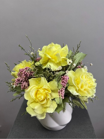 Композиция в кашпо Цинния