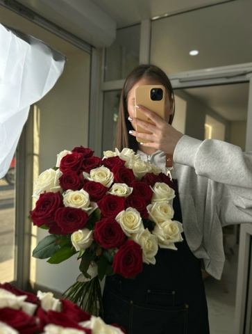 Микс букет из 31 розы Россия 60 см