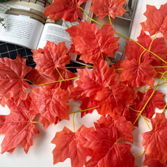 Кленовые листья на ветке, Осенний декор, 67 см, листья клена 8 - 14 см, набор 2 ветки