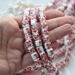 Бусина Кубик, керамика, белая с красной росписью, 8 мм, 1 шт, МК007