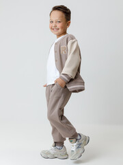 жакет  для мальчика  КР 302678/коричневый к624