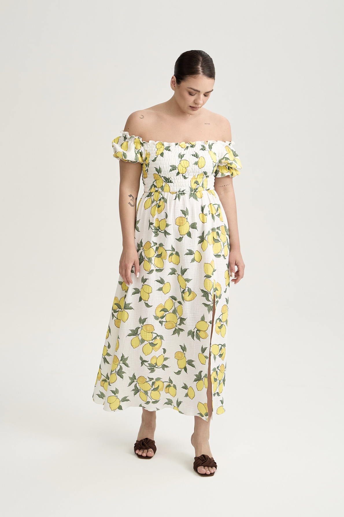 Платье с открытыми плечами из муслина, принт лимоны
