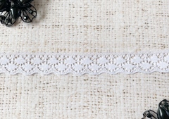 Кружево-трикотаж, ш. 2 см.