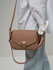 Сумка кожаная через плечо пудровая