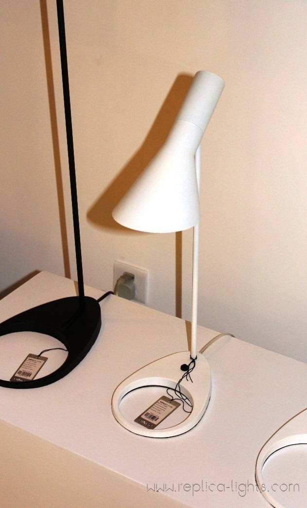 Louis Poulsen AJ Table Lamp, White