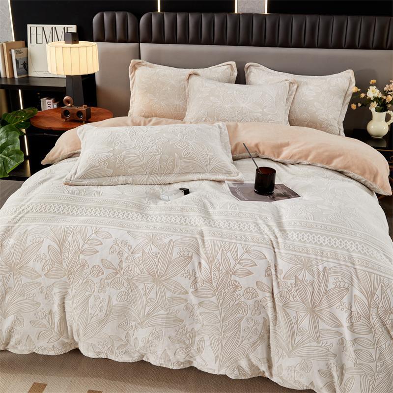 Постельное белье двуспалка Велюр Бежевые Лепестки