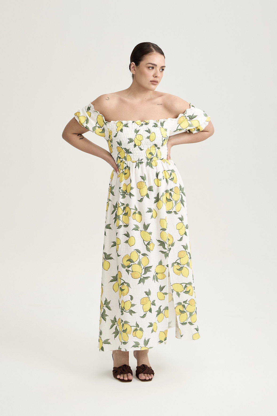 Платье с открытыми плечами из муслина, принт лимоны