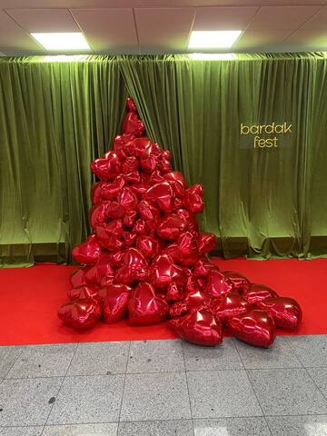 Фотозона Россыпь Сердец