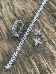 12118- Браслет Victoria с чередованием элементов из серебра с цирконами огранки маркиз