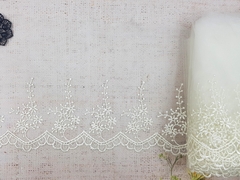 Вышивка на сетке, ш. 19 см, светлый айвори