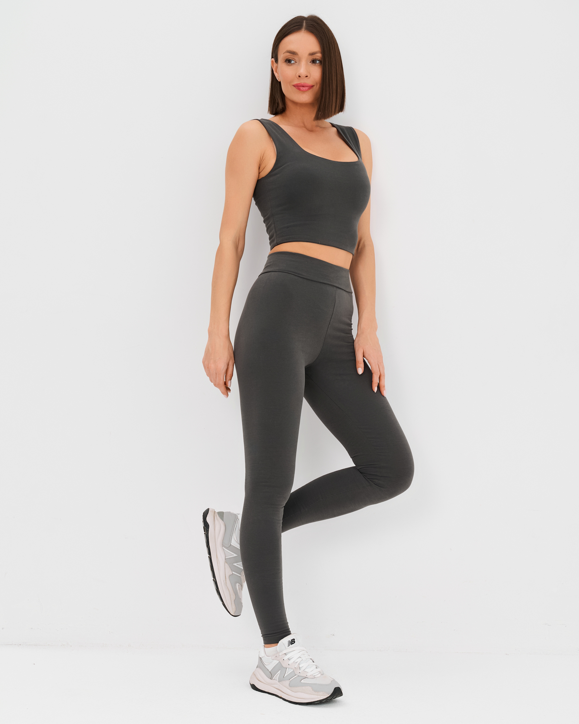 темно-серый