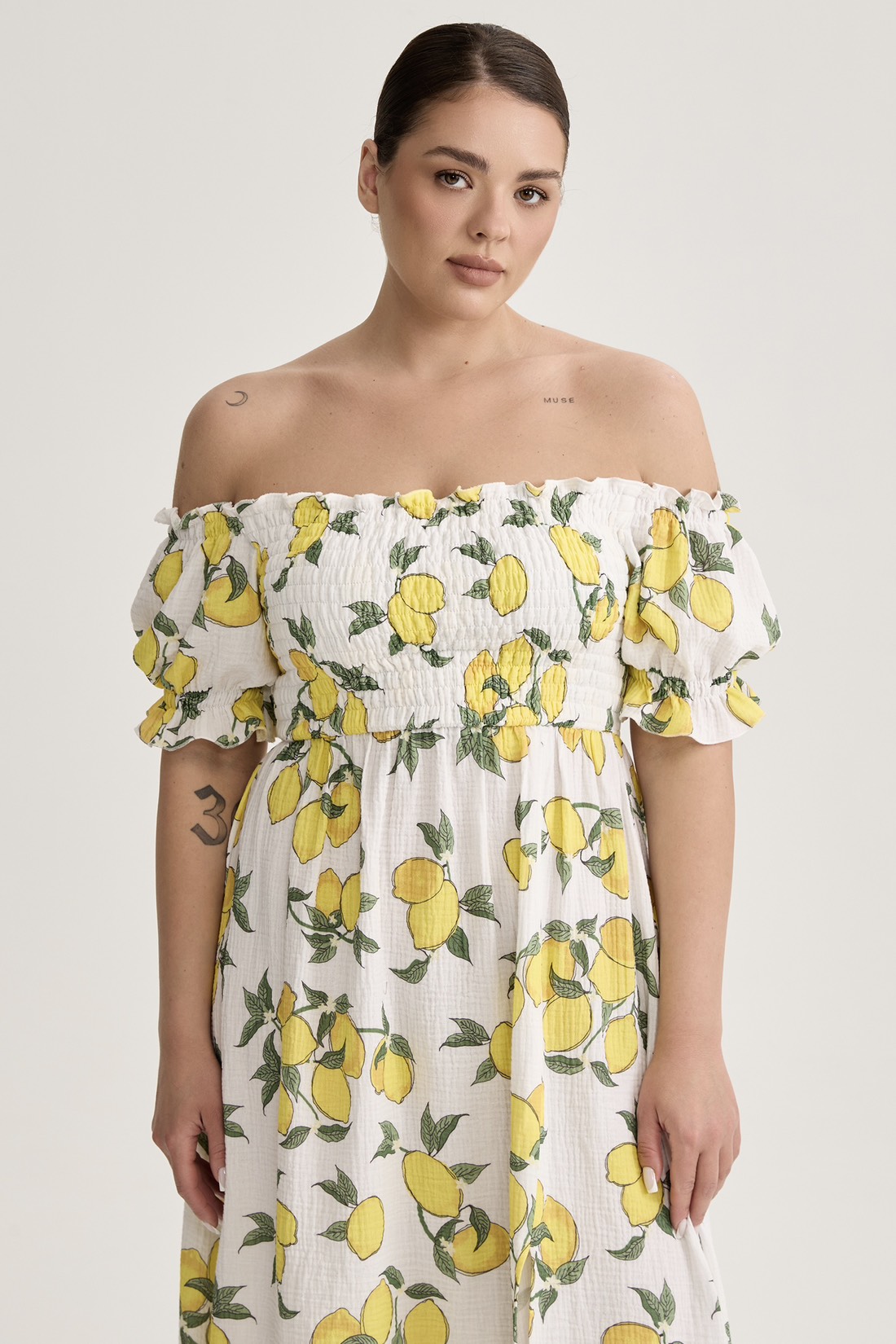 Платье с открытыми плечами из муслина, принт лимоны