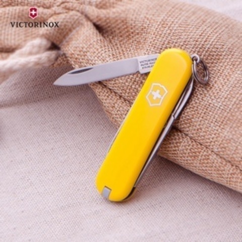 Нож Victorinox Classic 58мм 7 функций желтый (0.6223.8)