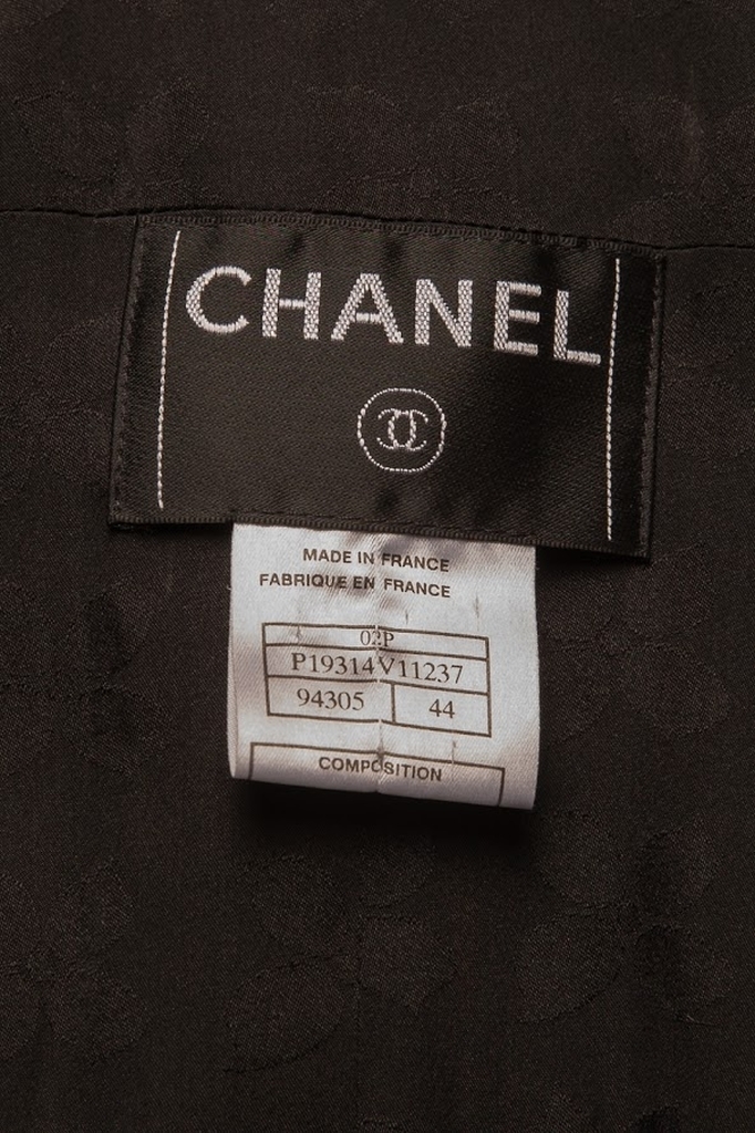 Элегантное шелковое пальто черного цвета от Chanel, 44 размера.