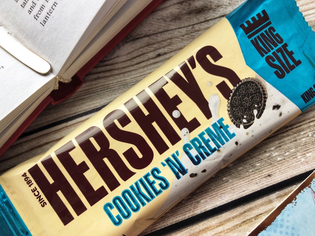 Херши шоколад. Hershey's шоколад. Американский шоколад Hershey's. Hersheys батончики. Шоколад ХЕРШИС батончик.