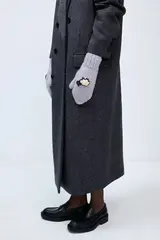 Варежки с овечками серый