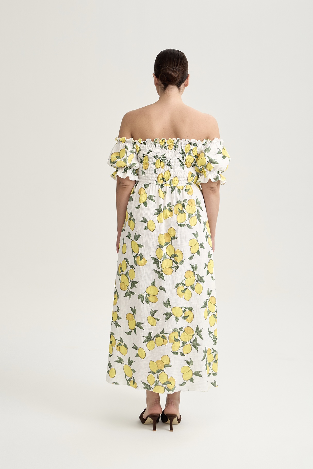 Платье с открытыми плечами из муслина, принт лимоны
