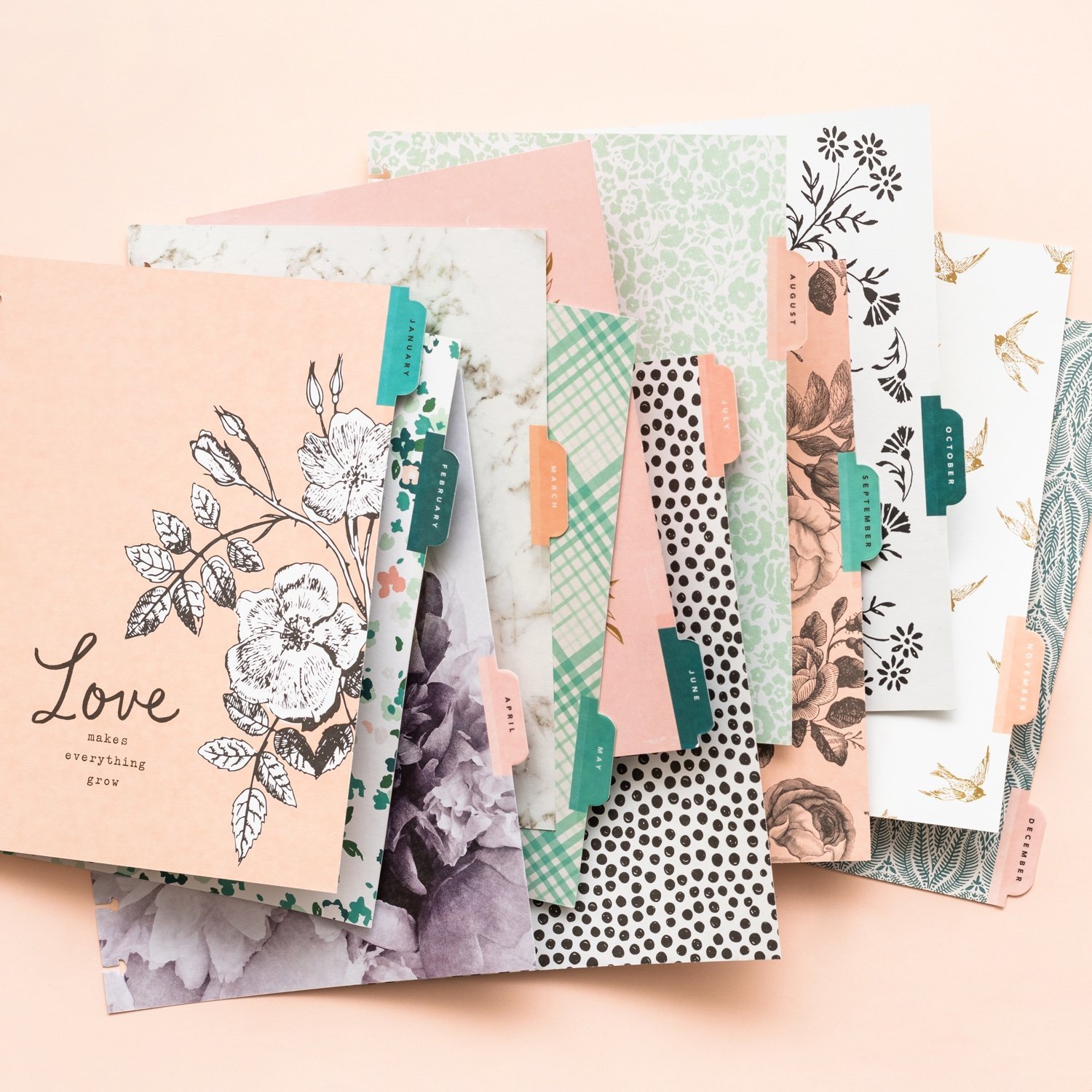Планер на дисках, не датирован. Maggie Holmes Day-To-Day Undated 12 Month Planner- Golden