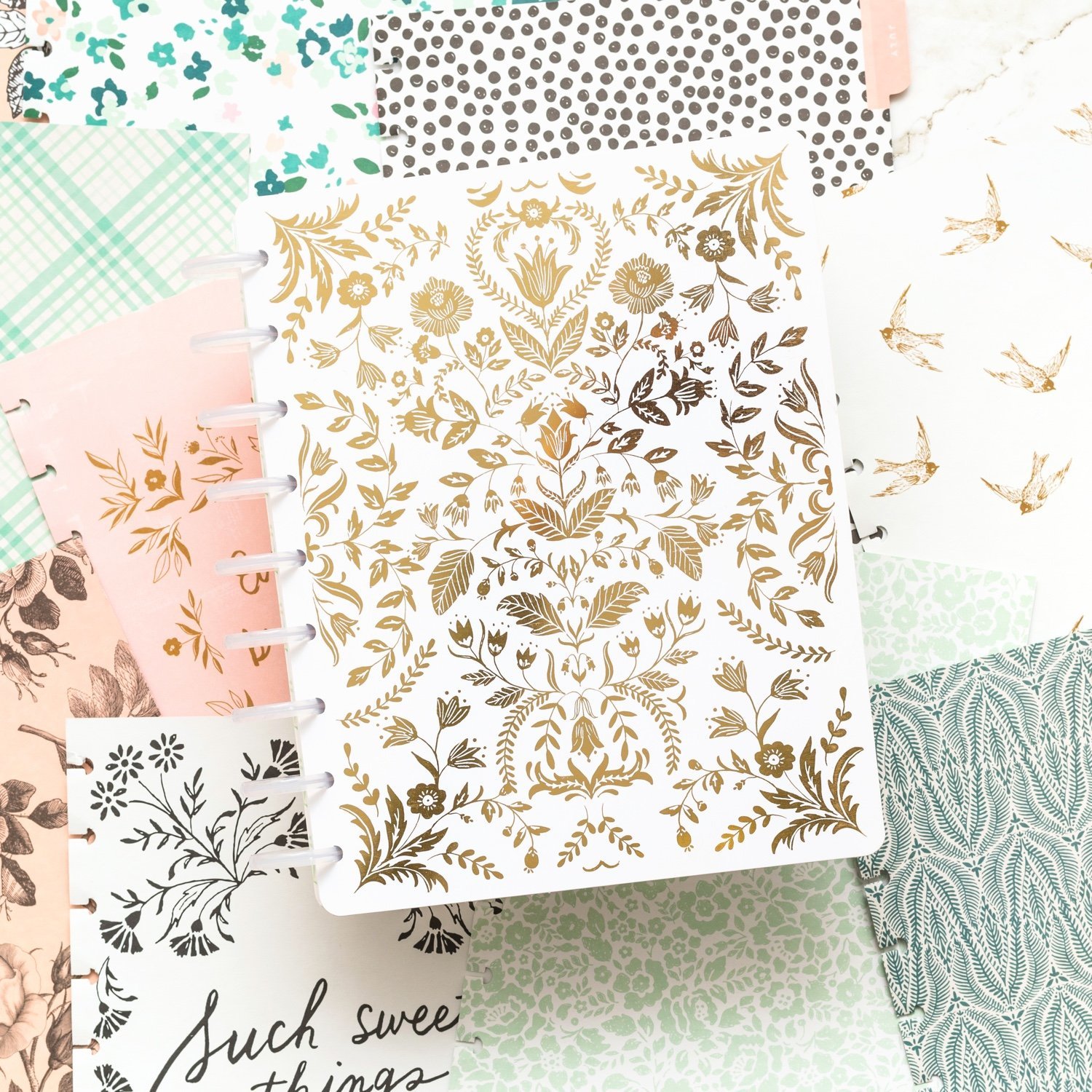 Планер на дисках, не датирован. Maggie Holmes Day-To-Day Undated 12 Month Planner- Golden