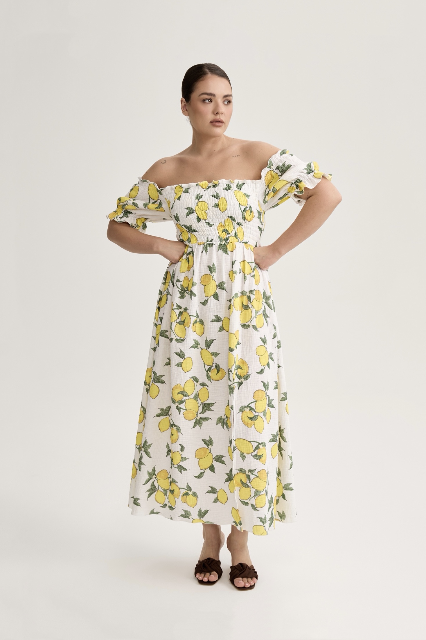 Платье с открытыми плечами из муслина, принт лимоны
