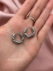 Серьги кольца серебристые мятые
