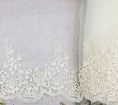 Вышивка на сетке, ш. 36 см, айвори