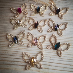 Стразы на цапах пришивные. Кабошон бабочка. В ассортименте