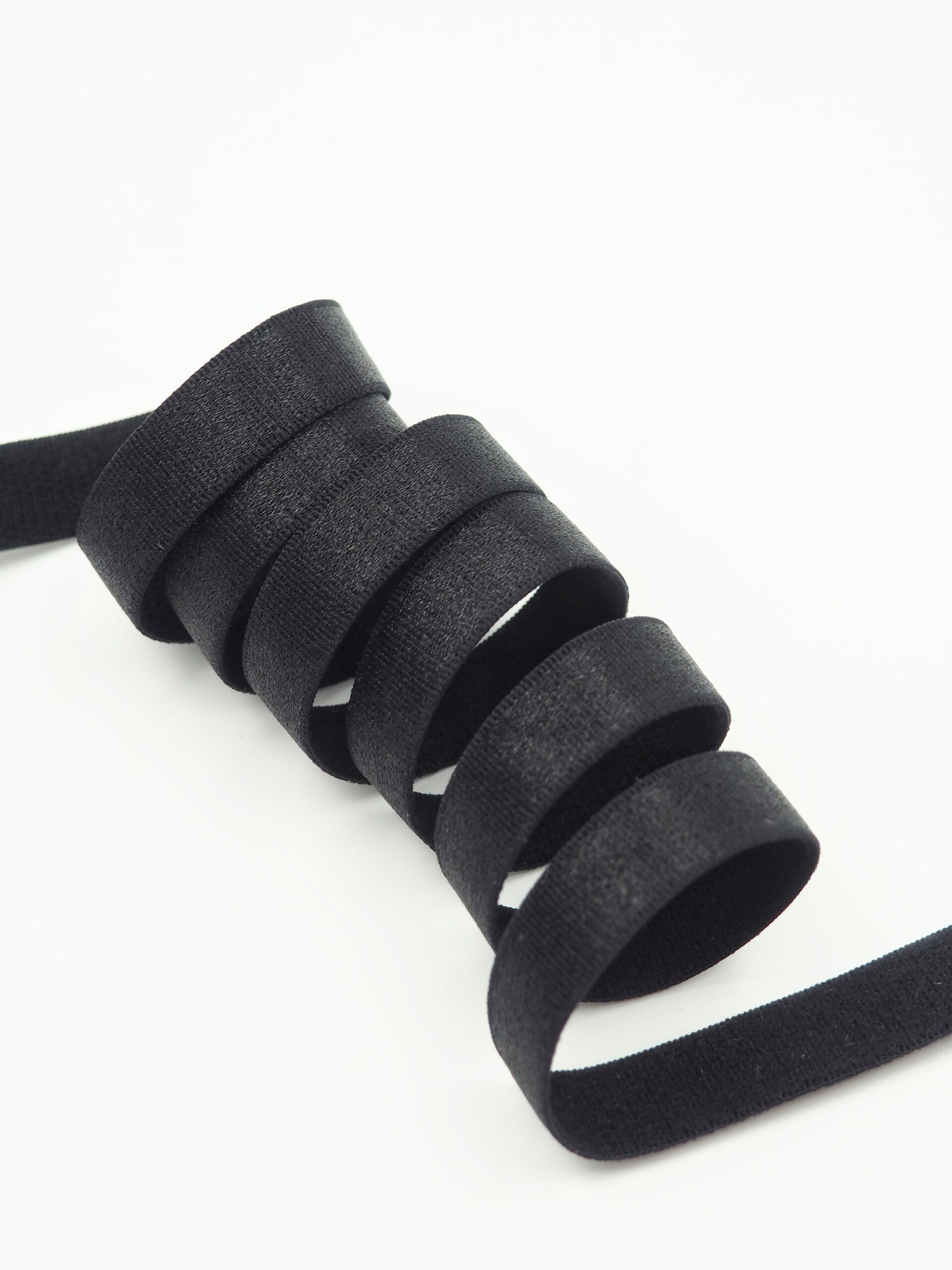 Резинка бретелечная черная глянцевая ширина 12 мм