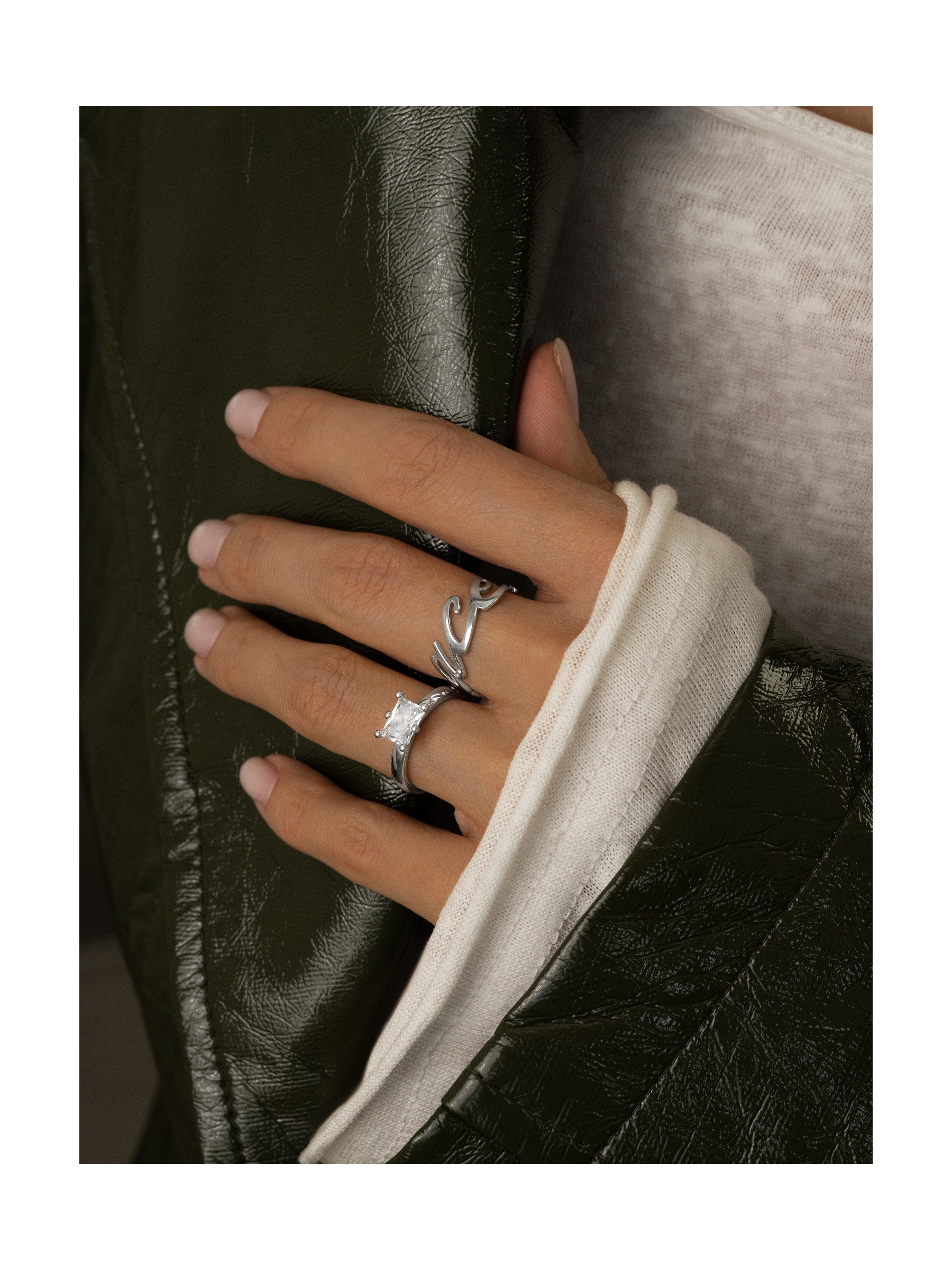 Кольцо EMBRACE (Объятие)