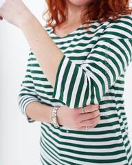 Купить женскую тельняшку рукав 3/4 - Магазин тельняшек.ру 8-800-700-93-18Тельняшка женская приталенная с рукавом 3/4 (зеленая полоса) в Магазине тельняшек