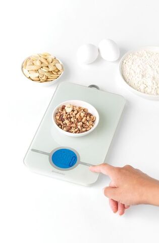 Цифровые кухонные весы Brabantia белые