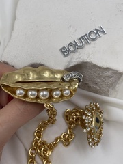 Брошь двойная Скиап. в золотом цвете жёлтый глаз и губы