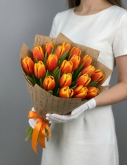 Букет из оранжевых тюльпанов