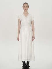 Платье белое с коротким рукавом